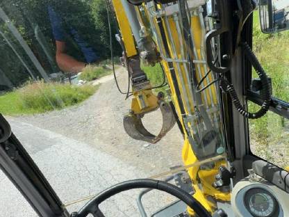 Bild 2:Baggerarbeiten und Holzschlägerung