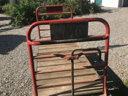 Bild 2:Transport- / Futterwagen