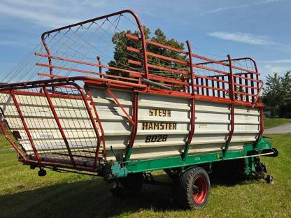 Bild 4:Steyr Hamster 8028 Ladewagen