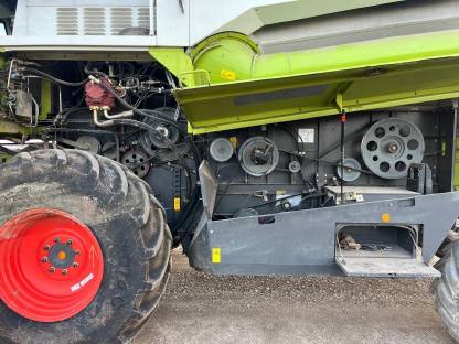 Bild 6:Claas Mähdrescher Mega 370
