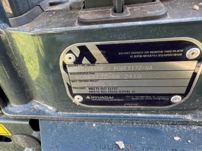 Bild 6:Neuwertiger Bagger Hyundai 17Z-9A