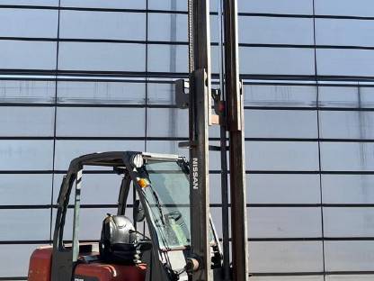 Bild 4:3t 4,5m Stapler Nissan