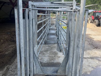 Bild 4:Selbstfangfressgitter verzinkt PATURA – 4 Segmente