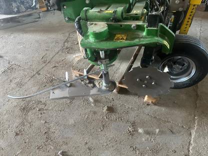 Bild 2:CFS Stockräumer li. + re.