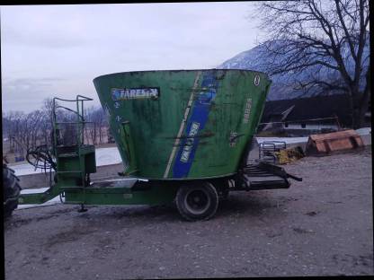 Bild 3:Faresin 1050 TMRV Futtermischwagen