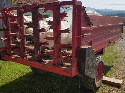 Bild 3:Miststreuer Pöttinger V3200