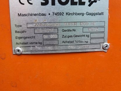 Bild 8:STOLL Frontschelmähwerk FMS180 mit STOLL Anbausauger SuperHE