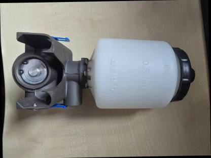 Bild 4:Neue WABCO Frostschutzpumpe 0,5 cm³, 9320021000