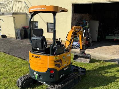 Bild 3:Neuwertiger Bagger Hyundai 17Z-9A