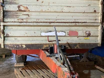 Bild 3:Einachsdreiseitenkipper Maraton