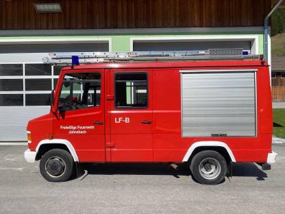 Bild 8:Mercedes LFB 609D/31 Feuerwehrauto