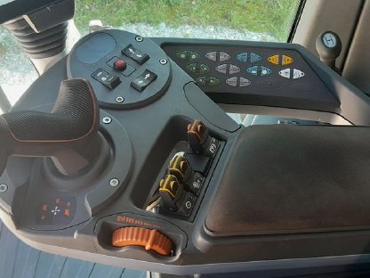 Bild 8:Mähdrescher Fendt 6335 CPL