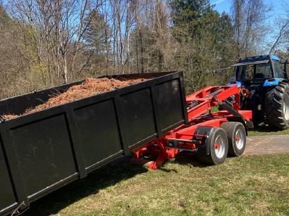 Bild 2:Muldenkipper/Hakenliftanhänger