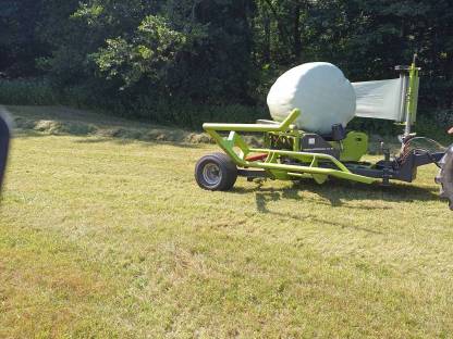 Bild 2:Rundballen-Wickelmaschine
