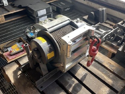 Bild 3:Seilwinde mit Fernbedienung