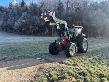 Valtra N101 Forstschlepper