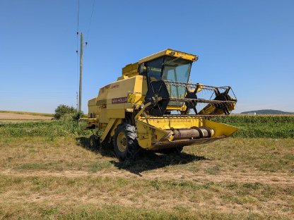 Bild 2:New Holland Clayson 8030 Mähdrescher