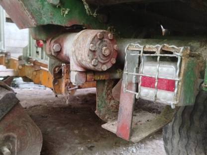 Bild 9:Anhänger mit hydr. angetriebenem Kratzboden