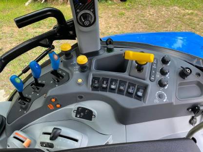 Bild 9:New Holland T5.120 Electro Command, Top Zustand
