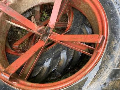 Bild 4:Zwillingsräder 13.6/12-36 kombiniert für 12.4-32