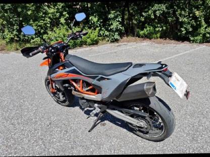 Bild 9:Motorrad KTM 690 SMC-R Supermoto
