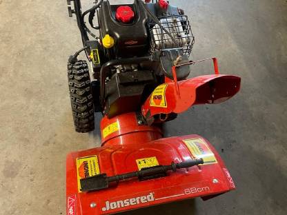 Schneefräse Jonsered 7,1 kW 300 ccm - 68 cm