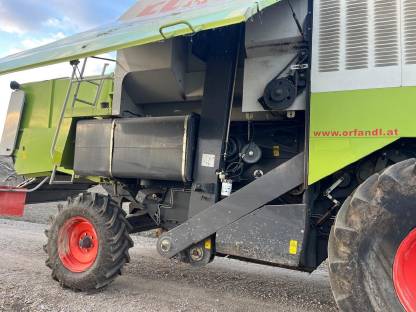 Bild 5:Claas Mähdrescher Mega 370