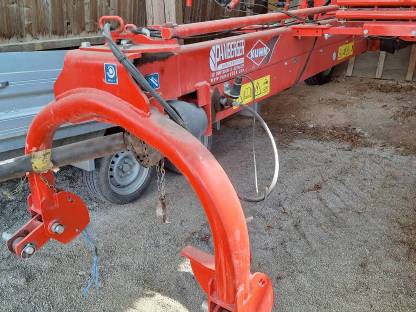 Bild 3:Mittelschwader Kuhn GA 7501