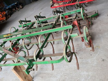 Bild 4:Federzinkengrubber Grubber Kultivator (Efka Klausing)