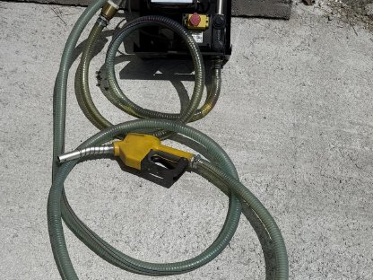 Bild 3:Dieseltank mit Pumpe