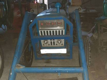 Ford 3000 mit Frontlader und hydr. Fingermähwerk
