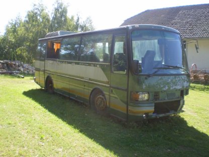 Bild 3:Alter Reisebus