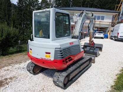 Bild 2:Takeuchi TB 250, inkl. Powertilt + 3x Löffel