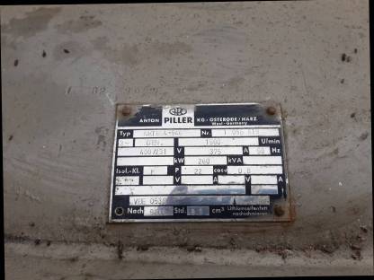 Bild 3:Notstromgenerator MWM V12