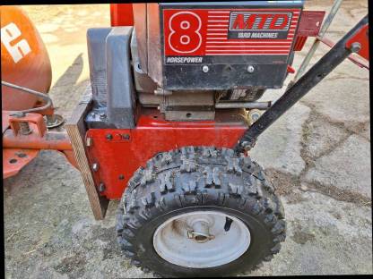 Bild 2:Schneefräse MTD