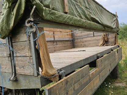 Bild 2:Anhänger aus Holz (Plateau+Wände) 7 t