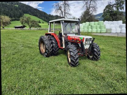 Bild 2:Steyr 8055 mit Hauer Frontladerkonsole