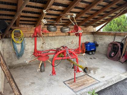 Bild 3:Kreiselheuer Pöttinger Hit 54 N