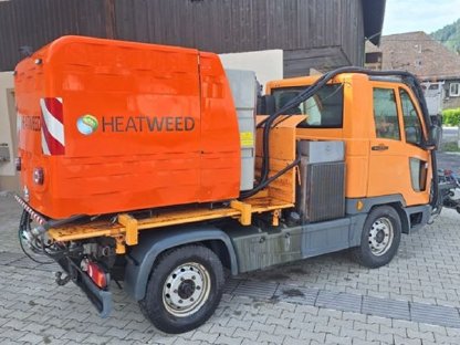 Bild 2:Multicar M30H mit Heatweed Unkrautbekämpfungsanlage