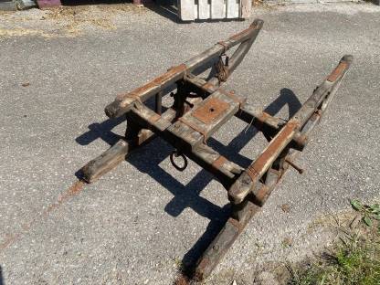 Bild 3:Holzschlitten