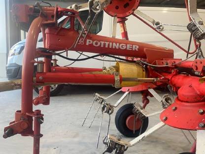 Bild 2:Kreiselheuer Pöttinger HIT 47N