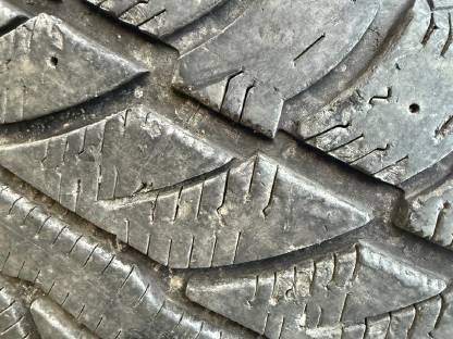 Bild 2:Reifen mit Felge Toyota Hilux