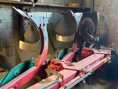 Bild 3:Volldrehpflug Kverneland ES85 4-furchig