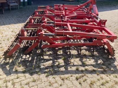 Bild 2:Saatbeetkombination Agrifarm Europlan 4500