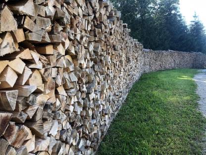 Bild 2:Ofenfertiges Buchenbrennholz