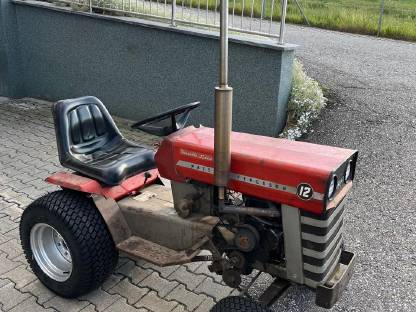 Bild 2:Massey Ferguson 12
