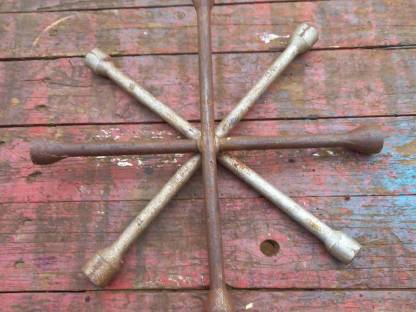 Bild 6:2 Kreuzschlüssel für KFZ-Fahrzeuge