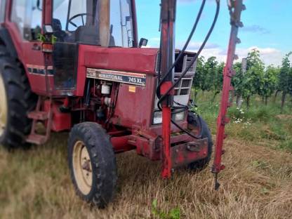 Traktor Case IH 745XL