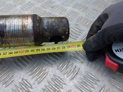 Bild 4:Frontladerzylinder für Schlüter Traktor