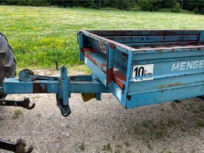 Bild 4:Miststreuer Motormäher